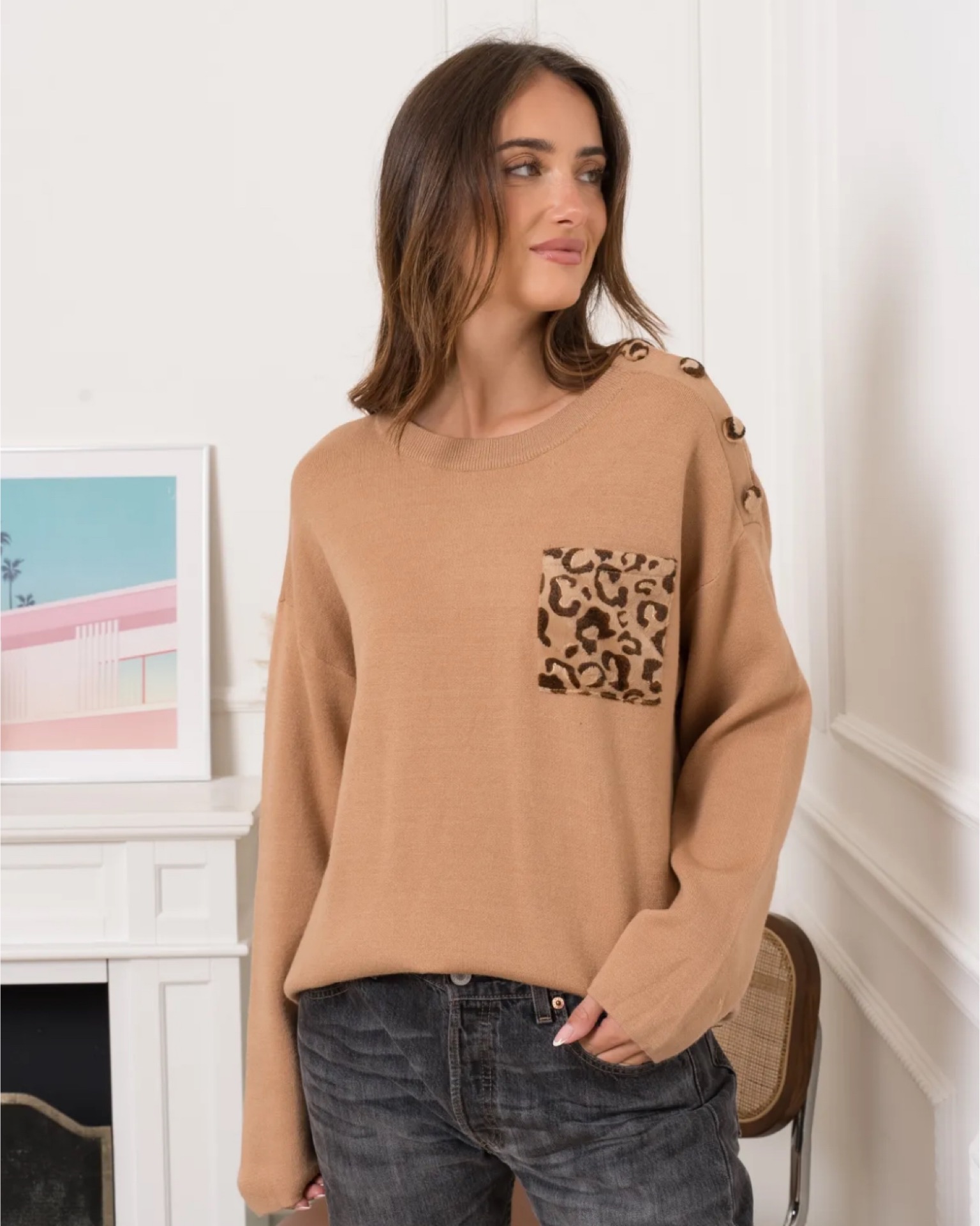 trui in camel met leopard detail